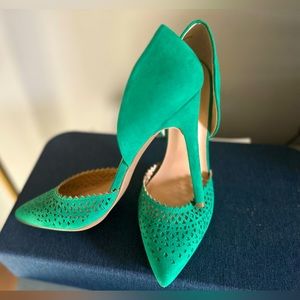 Women’s Kelly Green Faux Suede Pump